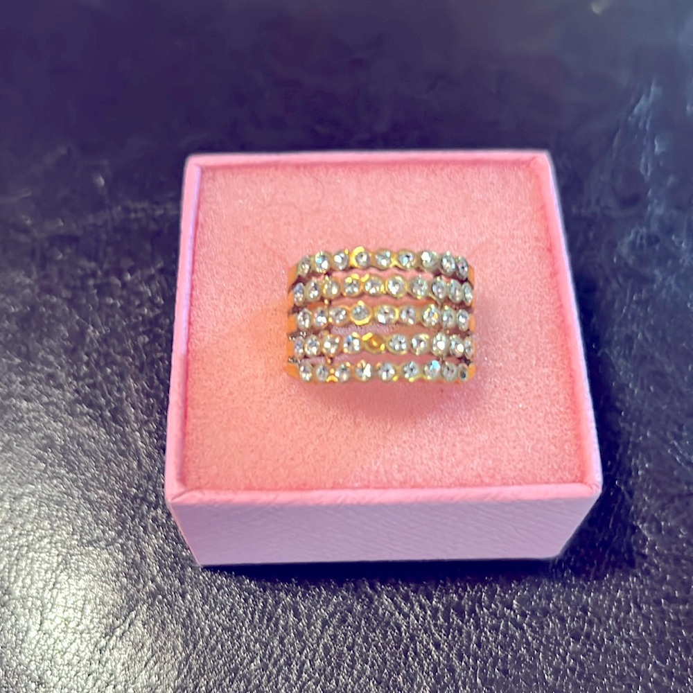 Gold tone,rhinestone ring